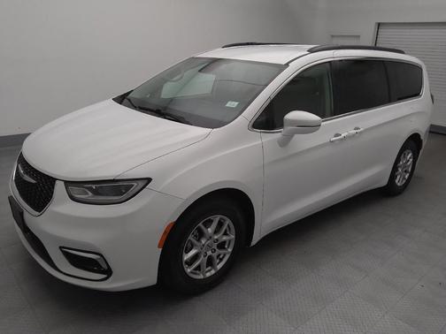 Bright White Clearcoat 2022 Chrysler Pacifica Touring L