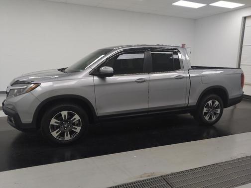 Modern Steel Metallic 2018 Honda Ridgeline RTL