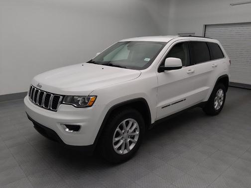 Bright White Clearcoat 2022 Jeep Grand Cherokee Laredo