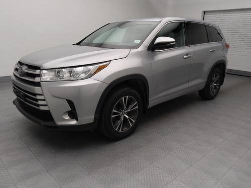 Celestial Silver Metallic 2018 Toyota Highlander LE