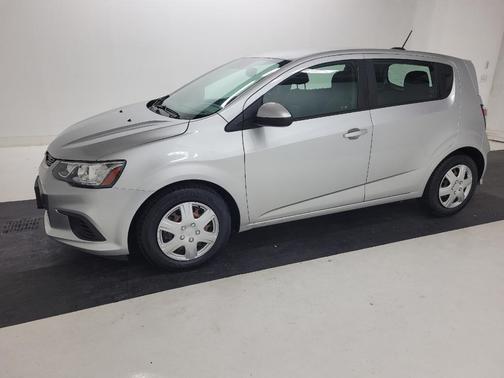 Silver Ice Metallic 2020 Chevrolet Sonic FWD Hatchback 1FL 5-Door