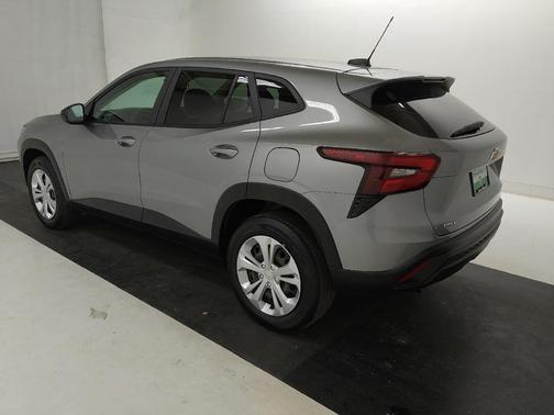Sterling Gray Metallic 2024 Chevrolet Trax LS