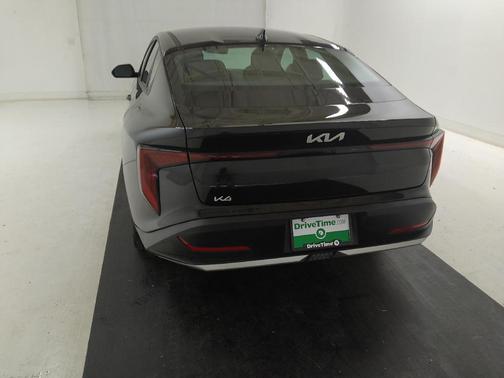 Aurora Black Pearl 2025 Kia K4 LXS