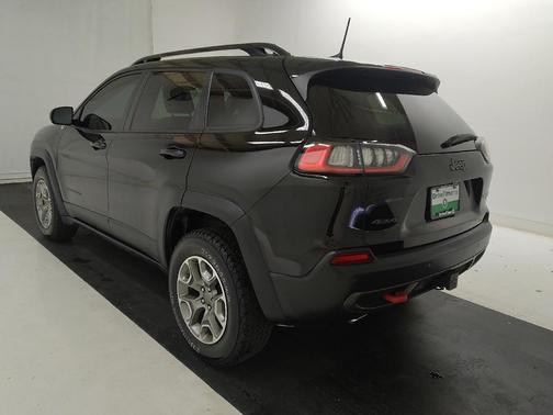 Diamond Black Crystal Pearlcoat 2022 Jeep Cherokee Trailhawk