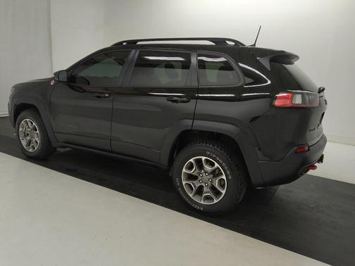 Diamond Black Crystal Pearlcoat 2022 Jeep Cherokee Trailhawk