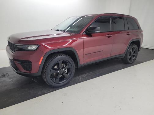 Velvet Red Pearlcoat 2023 Jeep Grand Cherokee Altitude