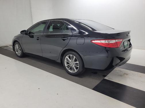 Midnight Black Metallic 2016 Toyota Camry SE