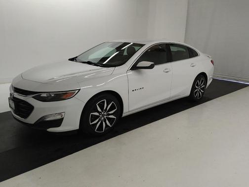 Summit White 2024 Chevrolet Malibu FWD RS