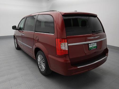 2016 Chrysler Town & Country Touring-L