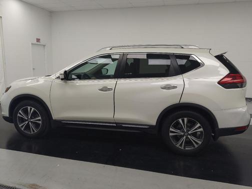 Pearl White 2017 Nissan Rogue SL