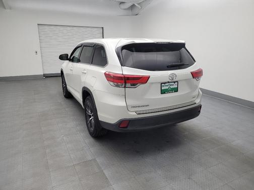 2017 Toyota Highlander LE