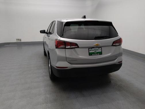 Silver Ice Metallic 2022 Chevrolet Equinox LS