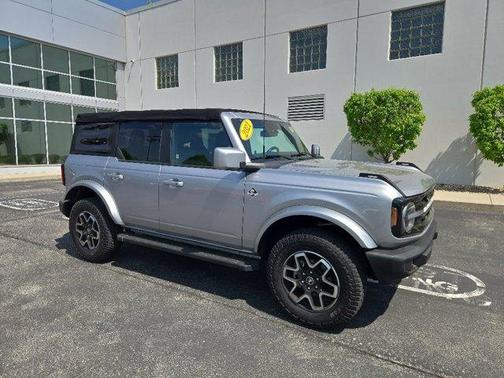 Iconic Silver Metallic 2021 Ford Bronco Outer Banks