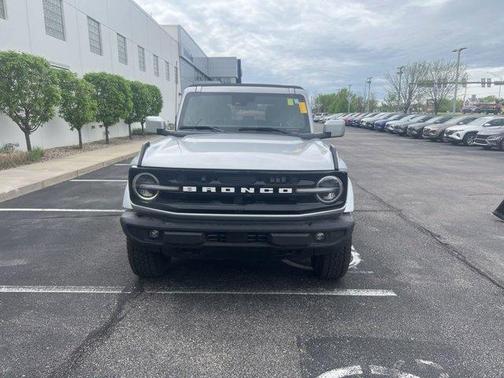 Iconic Silver Metallic 2021 Ford Bronco Outer Banks