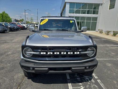 Iconic Silver Metallic 2021 Ford Bronco Outer Banks