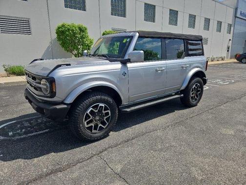 Iconic Silver Metallic 2021 Ford Bronco Outer Banks