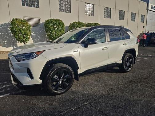 Blizzard Pearl 2020 Toyota RAV4 Hybrid XSE