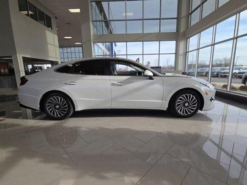 2022 Hyundai SONATA Hybrid Limited