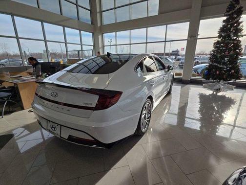 2022 Hyundai SONATA Hybrid Limited