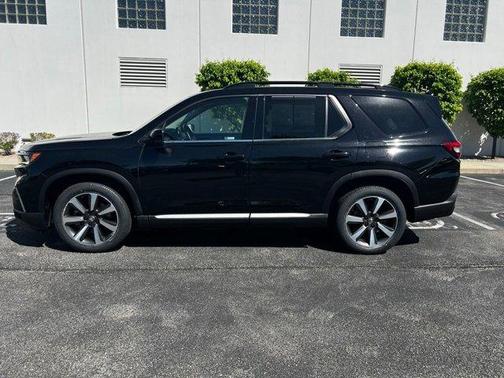 Crystal Black Pearl 2023 Honda Pilot Touring