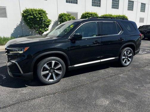 Crystal Black Pearl 2023 Honda Pilot Touring