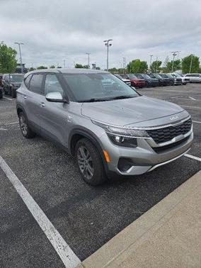 Steel Gray 2023 Kia Seltos LX