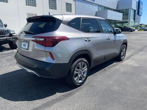 Steel Gray 2023 Kia Seltos LX