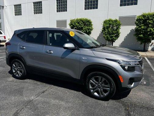 Steel Gray 2023 Kia Seltos LX