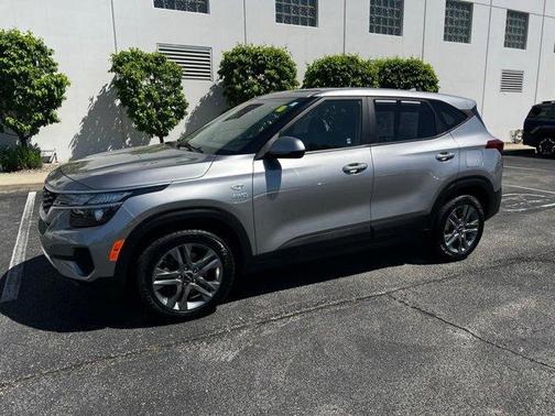 Steel Gray 2023 Kia Seltos LX