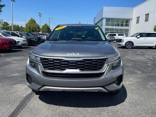Steel Gray 2023 Kia Seltos LX