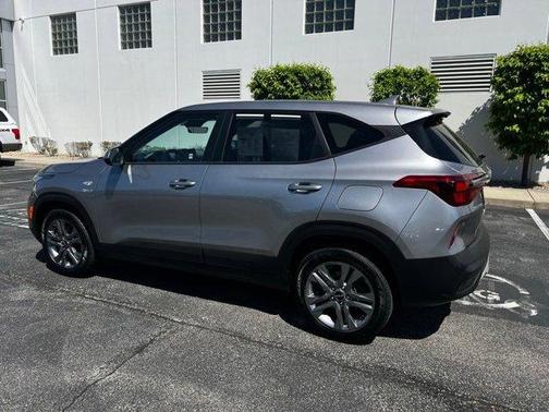 Steel Gray 2023 Kia Seltos LX