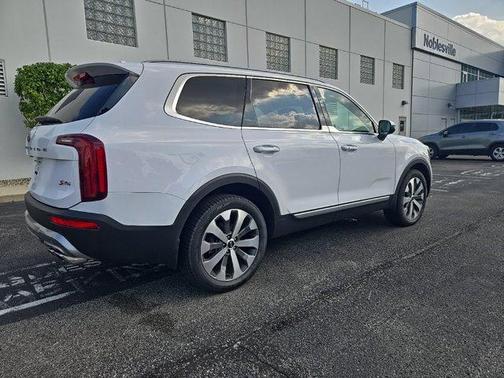 Glacial White Pearl 2021 Kia Telluride S