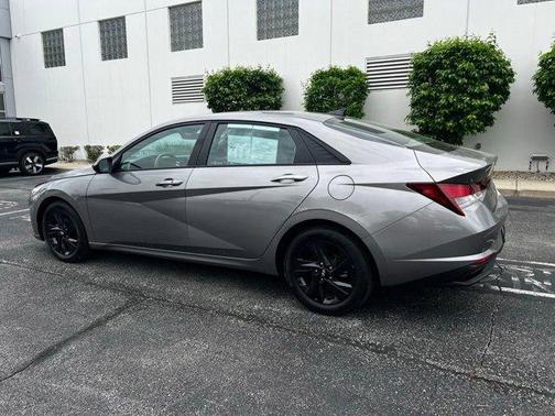 Metal 2023 Hyundai ELANTRA SEL