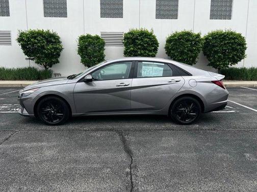 Metal 2023 Hyundai ELANTRA SEL