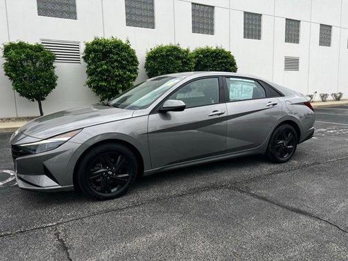 Metal 2023 Hyundai ELANTRA SEL