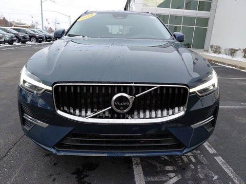 2022 Volvo XC60 B5 Momentum