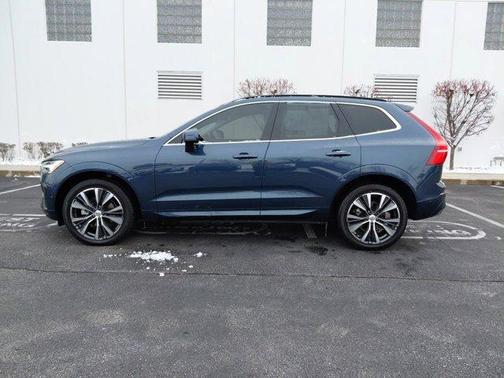 2022 Volvo XC60 B5 Momentum