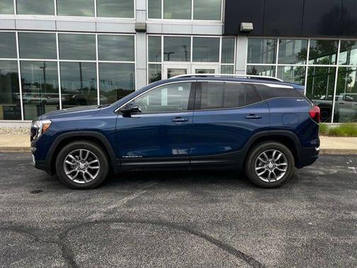Marine Metallic 2023 GMC Terrain SLT