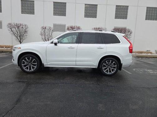 2019 Volvo XC90 T6 Momentum