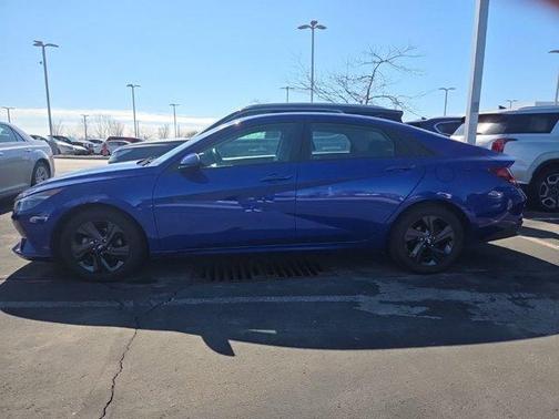 2022 Hyundai ELANTRA SEL