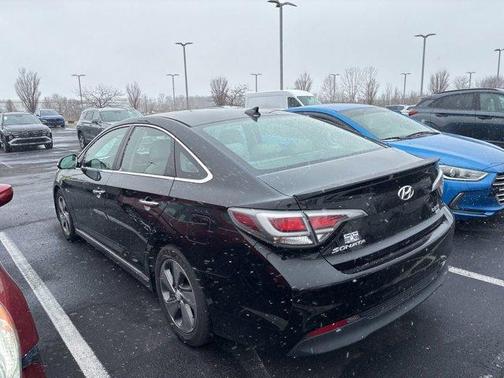 2016 Hyundai SONATA Hybrid Limited