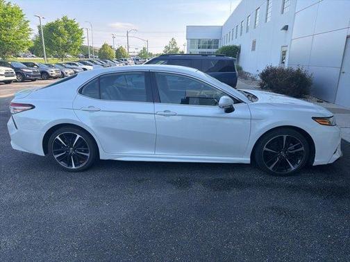 Wind Chill Pearl 2019 Toyota Camry XSE