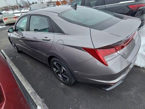 2022 Hyundai ELANTRA Limited