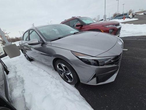 2022 Hyundai ELANTRA Limited