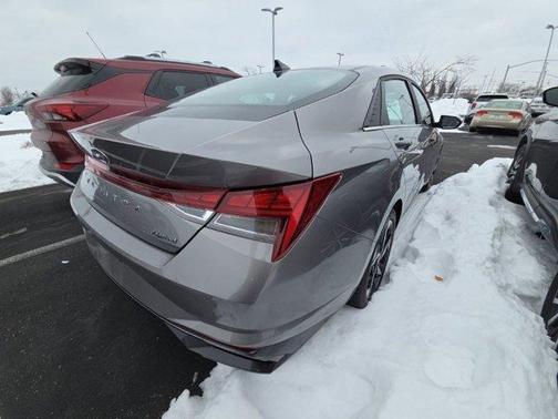 2022 Hyundai ELANTRA Limited