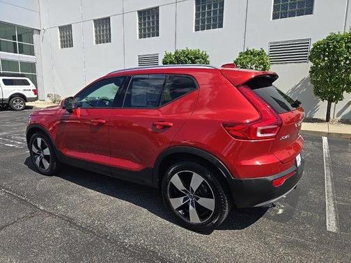 Fusion Red Metallic 2019 Volvo XC40 MOMENTUM