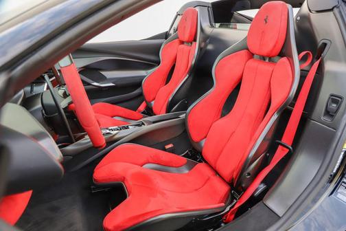 Nero 2025 Ferrari 296 GTS