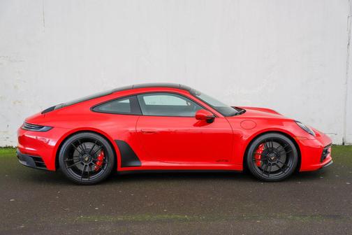 2023 Porsche 911 Carrera 4 GTS