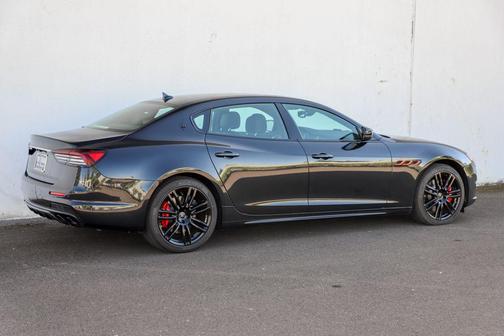 Nero Ribelle Metallic 2022 Maserati Quattroporte Modena Q4