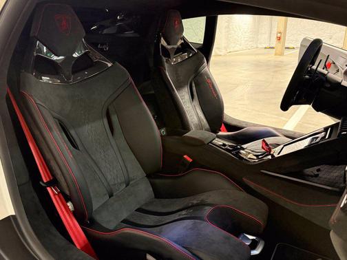 Bianco Monocerus Metallic 2023 Lamborghini Huracan Sterrato